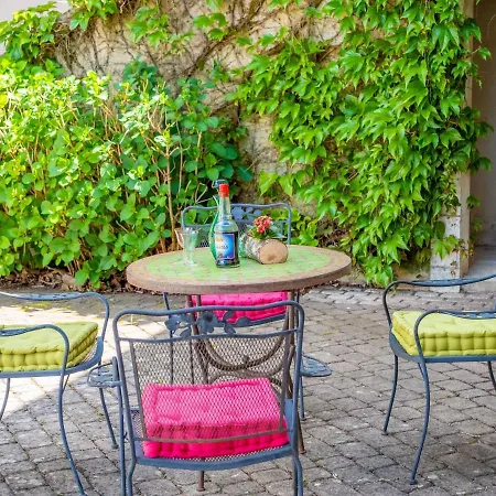 Du Chateau L'hubertiere *