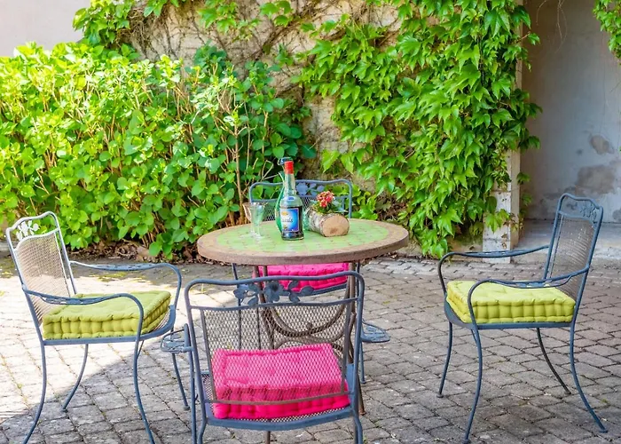 Du Chateau L'hubertiere *