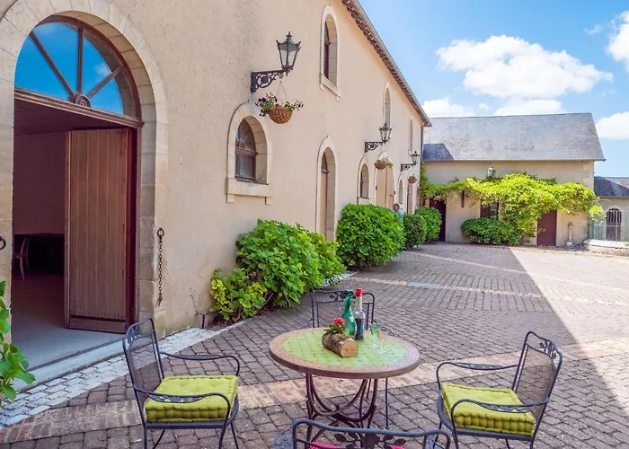 Du Chateau L'hubertiere * Bouresse