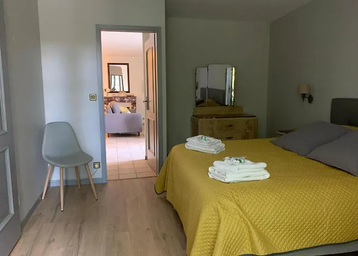 Du Chateau L'hubertiere *